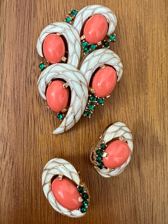 Trifari Jewelry - L'Orient Trifari Coral Emerald Green Brooch and Clip-On Earring Set